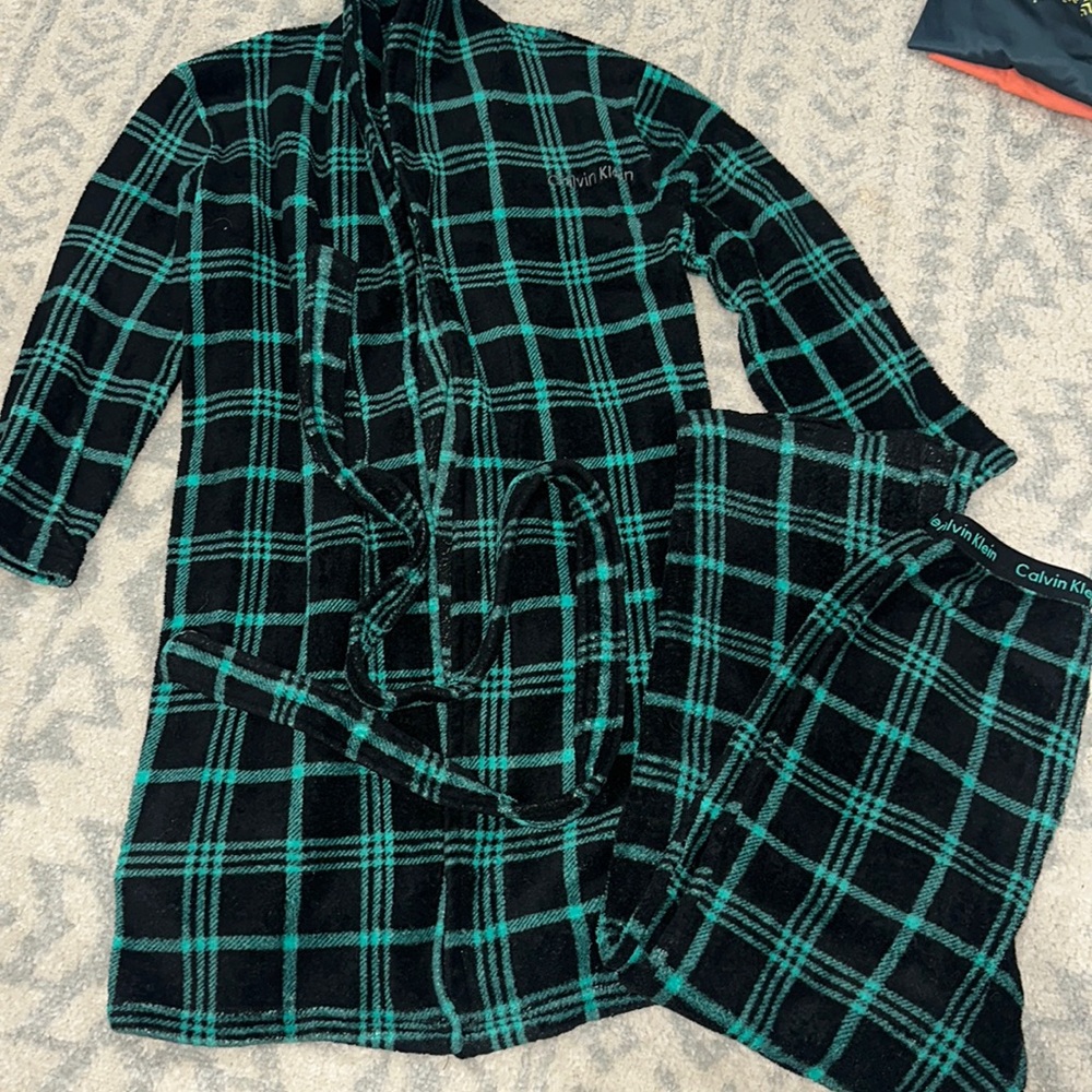 2-pack Boys Calvin Klein fuzzy robe & PJ pant sets. Used but great condition!